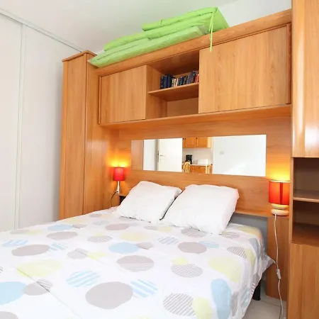 T2 Avec Jardinet, Cuisine Equipee, Parking Privatif - Fr-1-553-57 * Balaruc-les-Bains