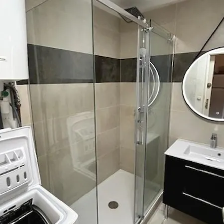 T2 Avec Jardinet, Cuisine Equipee, Parking Privatif - Fr-1-553-57 * Balaruc-les-Bains
